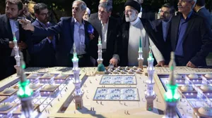 بازدید دکتر رئیسی از نمایشگاه صنایع دستی شاخص استان فارس
