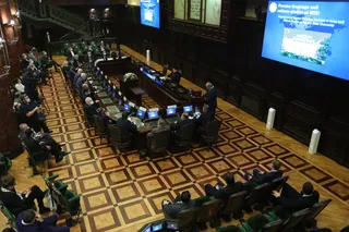 تصاویر آیت الله رئیسی در جمع شورای علمی، اساتید و جمعی از دانشجویان دانشگاه ملی مسکو