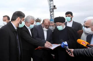تصاویر بازدید رئیس جمهور از مرکز کنترل ترافیک دریایی بندر کاسپین