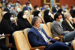 یک قاضی نفوذناپذیر و شجاع در برابر تهدیدات و تطمیع‌ها می‌ایستد و حبّ و بغض او در حکمش دخیل نیست