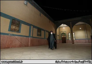 تصاویر حضور و گفتگوی رئیس جمهور با حاشیه نشینان شهر چابهار