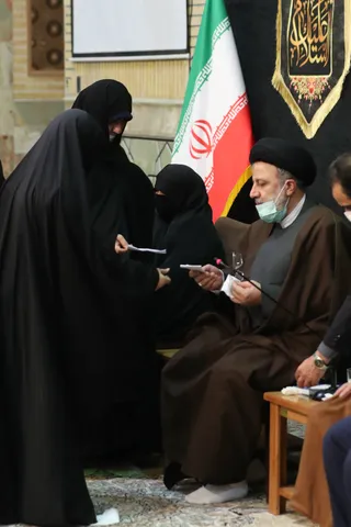 تصاویر دیدار صمیمانه با خانواده شهدای دفاع مقدس و مدافع حرم