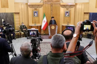تصاویر  بازگشت رییس جمهور از سفر عمان