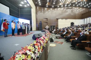 تصاویر دیدار رئیس جمهور با نخبگان ، علماء ، خانواده شهدا ، ایثارگران و جمعی از اقشار مختلف مردم