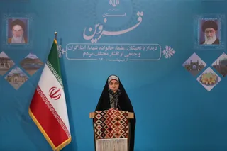 تصاویر دیدار با نخبگان ، علماء ، خانواده شهدا ، ایثارگران و جمعی از اقشار مختلف مردم