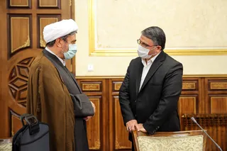 اگر آنقدر که جلسه گذاشتند تا چگونه از غرب کمک بگیرند، برای رونق تولید جلسه می‌گذاشتند، گره‌های بزرگی در کشور باز شده بود