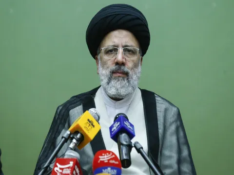 رئیس قوه قضاییه: مجازات خیانت خدمتگزاران، مضاعف است / ایجاد شبکه ملی اطلاعات را با قوت دنبال می‌کنیم / رفراندوم پیشکش؛ مردم را در جریان امور قرار دهید