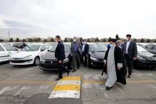 تصاویر بازدید از انبار و خط تولید ایران خودرو