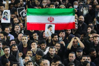 اقامه نماز رهبر معظم انقلاب بر پیکر رئیس جمهور شهید و همراهان
