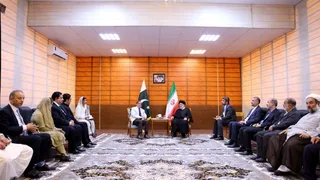تصاویر  دیدار نخست وزیر پاکستان با دکتر رئیسی