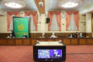 اگر آنقدر که جلسه گذاشتند تا چگونه از غرب کمک بگیرند، برای رونق تولید جلسه می‌گذاشتند، گره‌های بزرگی در کشور باز شده بود