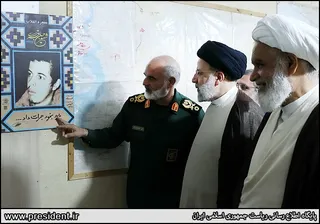 تصاویر حضور در محل یادبود «ستاد فرماندهی قرارگاه مرکزی کربلا» در دوران دفاع مقدس