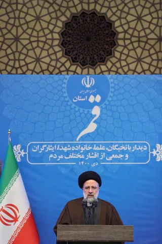 تصاویر دیدار رئیس جمهور با نخبگان ، علماء ، خانواده شهدا ، ایثارگران و جمعی از اقشار مختلف مردم