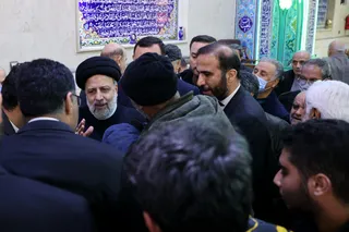 تصاویر حضور و اقامه نماز در مسجد حسین بن علی (ع) شهر ری