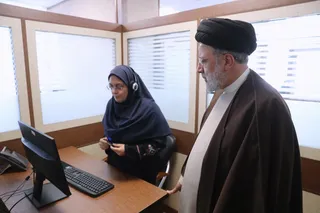 تصاویر حضور در مرکز ارتباطات مردمی ریاست جمهوری