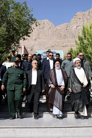 تصاویر زیارت گلزار شهدای کرمان و مزار حاج قاسم سلیمانی