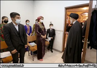 تصاویر بازدید دکتر رئیسی از مرکز فرهنگی ایران