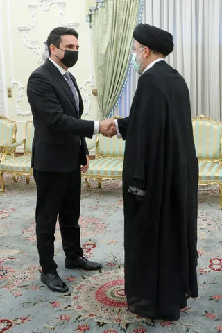 تصاویر دیدار رئیس مجلس ارمنستان با آیت‌الله رئیسی