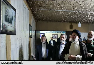 تصاویر حضور در محل یادبود «ستاد فرماندهی قرارگاه مرکزی کربلا» در دوران دفاع مقدس