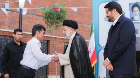 مراسم واگذاری زمین و مسکن طرح نهضت ملی مسکن