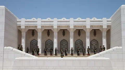 تصاویر مراسم استقبال رسمی سلطان عمان از آیت الله رئیسی در قصر العلم