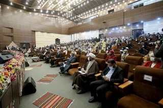 تصاویر دیدار رئیس جمهور با نخبگان ، علماء ، خانواده شهدا ، ایثارگران و جمعی از اقشار مختلف مردم