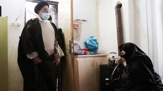 تصاویر حضور رئیس جمهور در کنار مردم شریف محله های زنجان