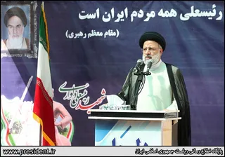 تصاویر سخنرانی در جمع مردم دلوار در خانه-موزه رئیسعلی دلواری