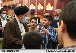 تصاویردیدار رئیس جمهور با نخبگان ، علماء ، خانواده شهدا ، ایثارگران و جمعی از اقشار مختلف مردم