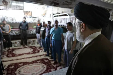 رئیس قوه قضائیه صبح امروز از بخشهای مختلف زندان مرکزی مشهد بازدید کرد.