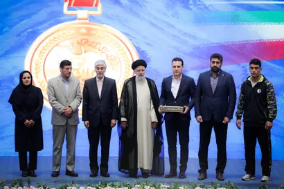 آیین تجلیل از قهرمانان و مدال آوران