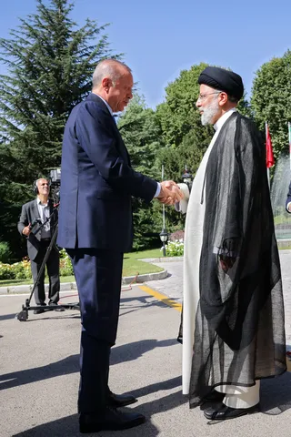 تصاویر مراسم استقبال رسمی آیت‌الله رئیسی از رئیس جمهور ترکیه