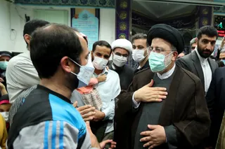 تصاویر اقامه نماز و سخنرانی در جمع نمازگزاران مسجد شهرک امام علی (ع) بندرعباس