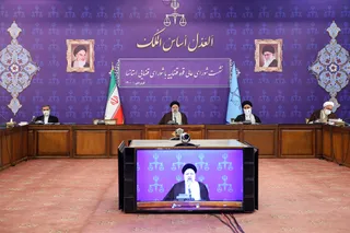 اگر آنقدر که جلسه گذاشتند تا چگونه از غرب کمک بگیرند، برای رونق تولید جلسه می‌گذاشتند، گره‌های بزرگی در کشور باز شده بود