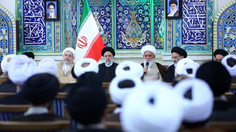 تصاویر نشست رمضانی با جمعی از علما و روحانیون