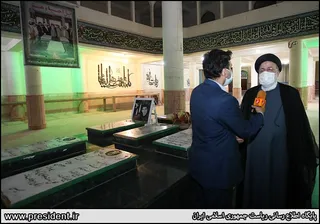 تصاویر حضور و گفتگوی رئیس جمهور با حاشیه نشینان شهر چابهار