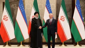 رئیس جمهور ازبکستان به شکل رسمی از آیت‌الله رئیسی استقبال کرد