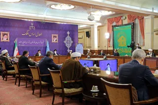 اگر آنقدر که جلسه گذاشتند تا چگونه از غرب کمک بگیرند، برای رونق تولید جلسه می‌گذاشتند، گره‌های بزرگی در کشور باز شده بود