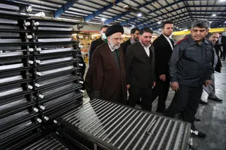 تصاویر جشن احیا ۷۶ واحد صنعتی در استان یزد و بازدید از کارخانه احیا شده رادیاتورسازی