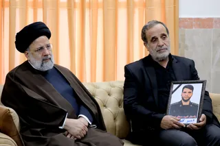 تصاویر دیدار با خانواده شهید مدافع امنیت امیر کمندی