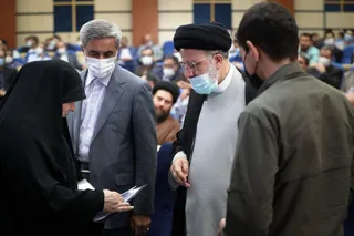 تصاویر دیدار با خانواده شهدا ، ایثارگران و نخبگان استان همدان