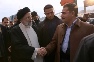 تصاویر حضور رئیس جمهور در بازار سنندج و گفتگو با مردم و کسبه