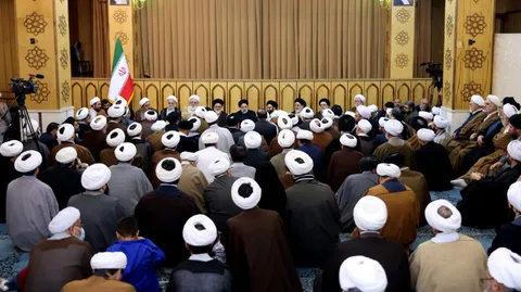 تصاویر نشست با جمعی از علما و روحانیون در حرم عبدالعظیم حسنی