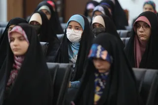 تصاویر دیدار با جمعی از دختران شرکت کننده در برنامه «بینهایت شو»