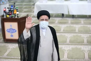 حضور رئیسی در مسجد ارشاد شهرری جهت انداختن رای خود به صندوق انتخابات