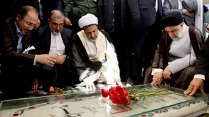 دکتر رئیسی مزار شهید سلیمانی و گلزار شهدای کرمان را زیارت کرد