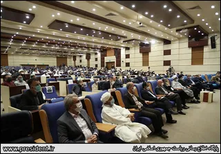 تصاویر نشست علمای شیعه و سنی، نمایندگان اقشار مختلف و مدیران شهرستان چابهار با حضور رئیس جمهور