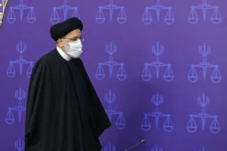 مکتب شهید سلیمانی در امتداد مکتب امام خمینی (ره) و عاشوراییان است/ مردان و زنانی که می‌خواهند در جامعه تحول آفرین باشند، باید در پرتو بندگی خداوند متعال دارای ظرفیت شوند