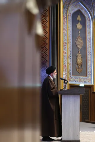 تصاویر دیدار رئیس جمهور با نخبگان ، علماء ، خانواده شهدا ، ایثارگران و جمعی از اقشار مختلف مردم