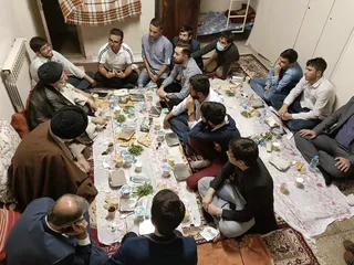 تصاویر صرف افطار در خوابگاه دانشجویی دانشگاه خوارزمی کرج